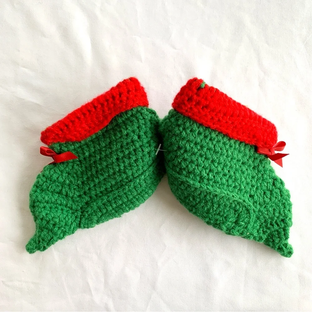 Baby knitted elf booties green and red